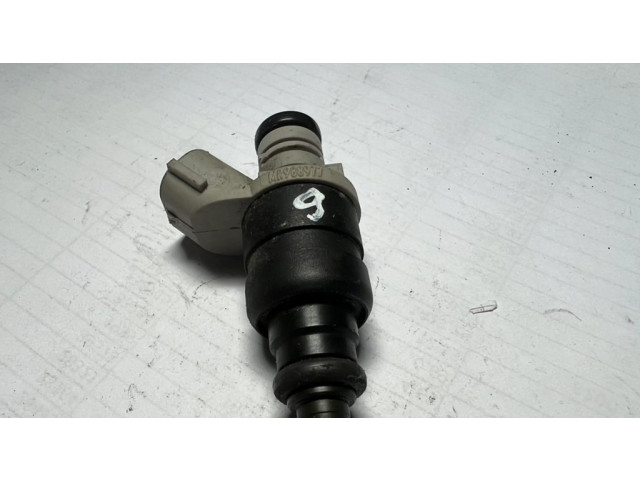 Форсунка MR988977 Mitsubishi Colt CZ3 для бензинового двигателя 1.3