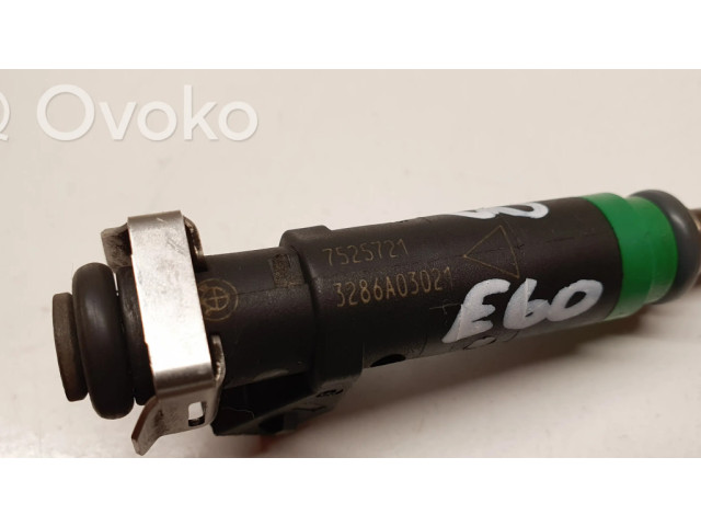 Vstřikovač 7525721, 3286A03021 BMW 5 E60 E61 pro benzínový motor 4.5 N62B44