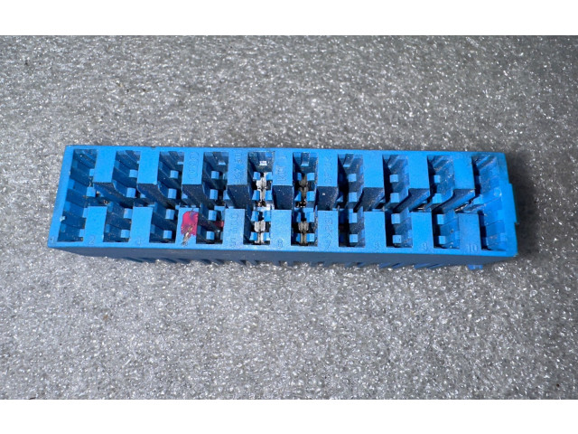 Блок предохранителей  4D0937501   Audi A8 S8 D2 4D    