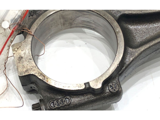 Поршень с шатуном    CXX   Volkswagen Golf VII