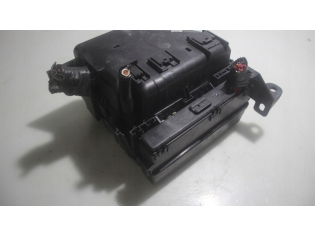 Блок предохранителей     Mitsubishi Outlander    