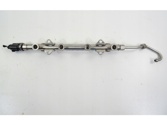 Топливная рампа 04E133320D   Audi A3 S3 8V  