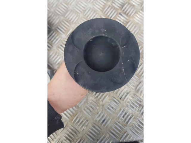 Píst Mercedes-Benz E W211