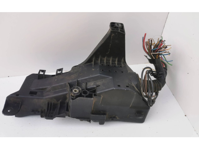 Блок предохранителей 9494210   Volvo V70    