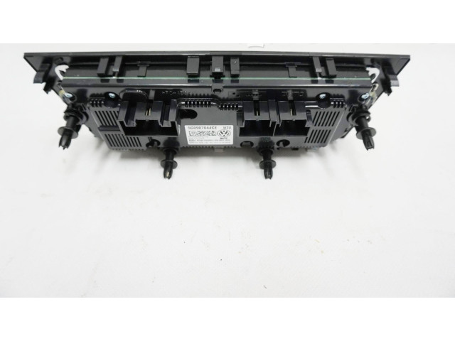 Блок управления климат-контролем    Volkswagen Golf VII