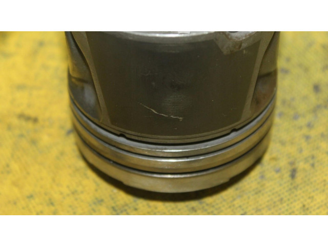 Поршень с шатуном Volvo S60