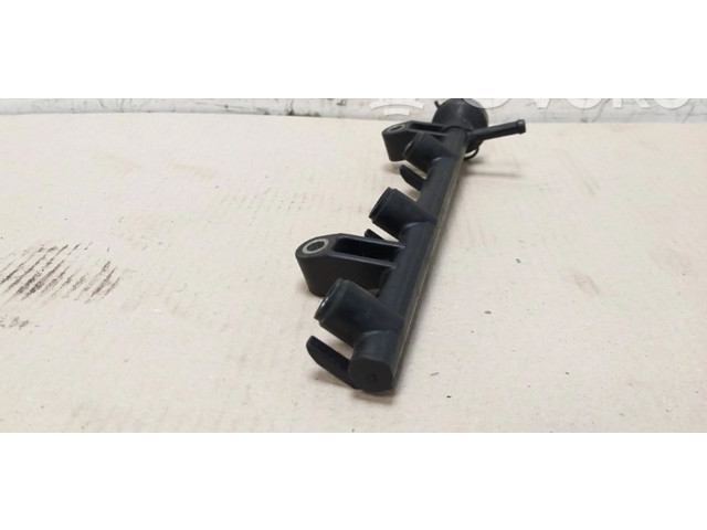 Топливная рампа Daihatsu Sirion для двигателя 1KR-FE