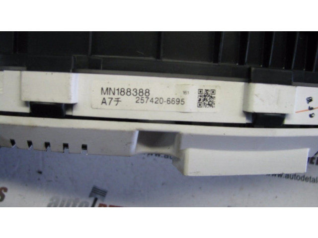 Панель приборов MN188388 Mitsubishi Grandis