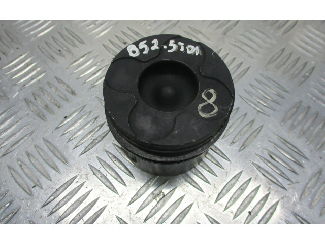 Píst Volkswagen PASSAT B5.5