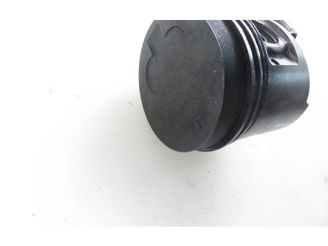 Píst Mitsubishi Pajero 4D56 T