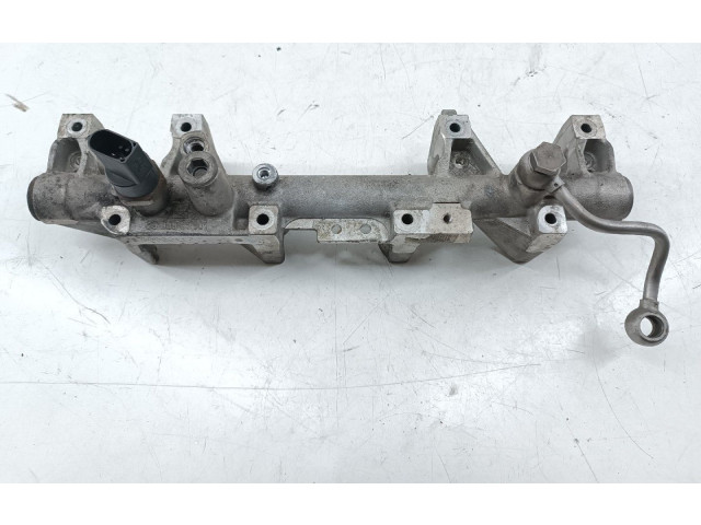 Топливная рампа 2900901501   Audi A3 S3 8L  