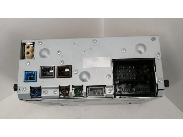 Радио/ проигрыватель CD/DVD / навигация