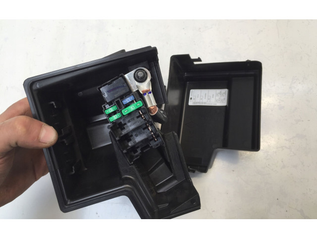 Pojistková skříňka 252361535R Nissan Juke II F16 2021