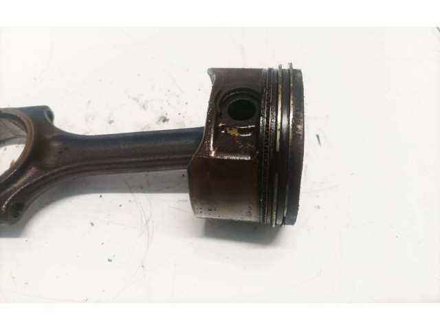 Поршень с шатуном Volvo S60