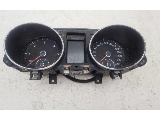 Панель приборов 5K0920870E Volkswagen Golf VI