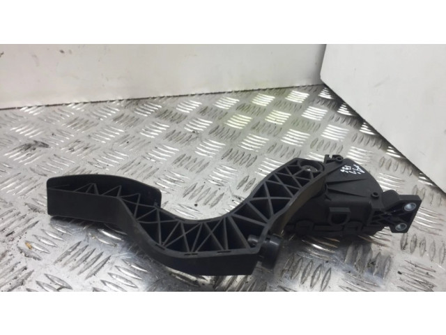 Педаль акселератора