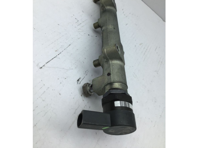 Топливная рампа 057130764B   Audi A6 S6 C6 4F  