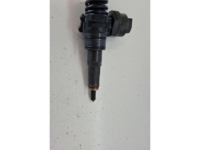 Форсунка 038130073F    Volkswagen Bora   