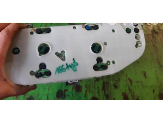 Панель приборов Mazda 626