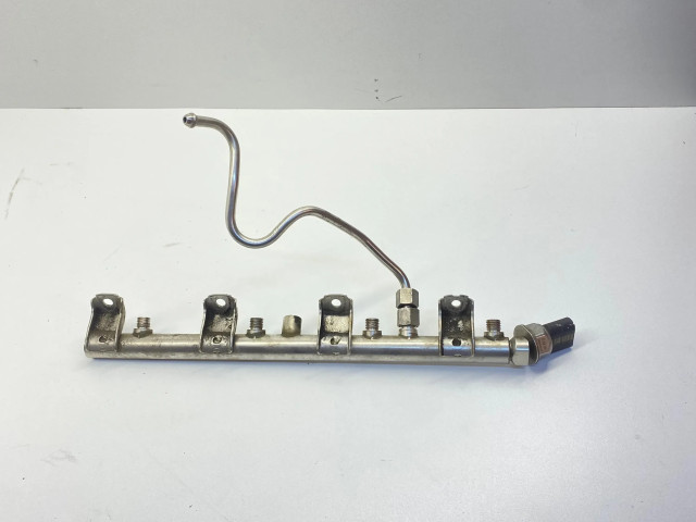 Vstřikovací lišta 7537319, 1214215243 BMW 5 F10 F11 pro benzínový motor 4.4