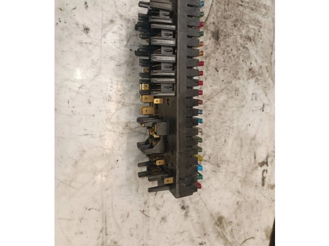 Pojistková skříňka 443941822b Audi 80 90 S2 B4 1993