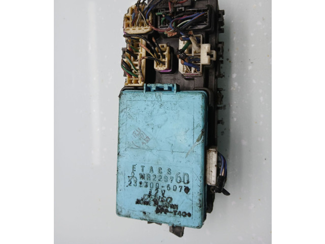 Блок предохранителей MR228760, 2323006072 Mitsubishi Colt