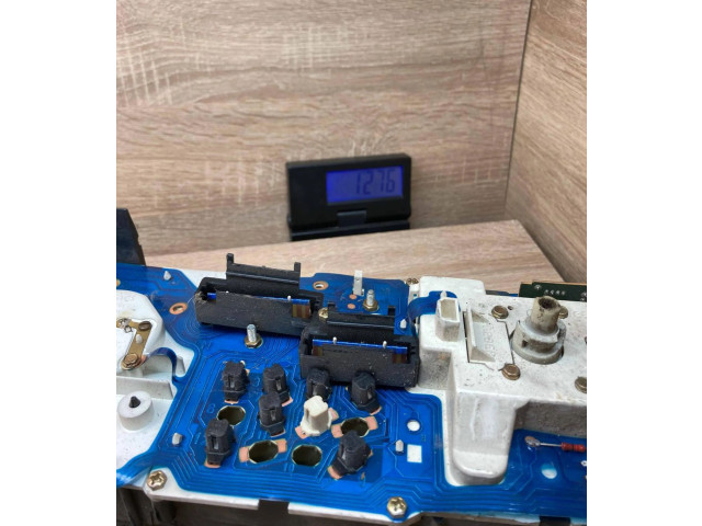 Přístrojová deska  Audi 80 90 B2 1978 81117434, 88471066  