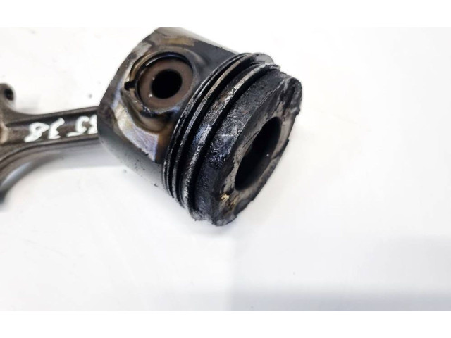  Поршень с шатуном    Volvo S60  