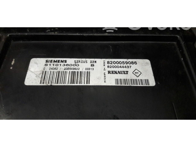 Блок управления двигателем Блок управления S110138000B Renault Clio I