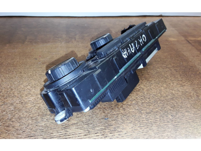 Блок управления климат-контролем 3T0820047AB, 3T0820047   Skoda Octavia Mk2 (1Z)
