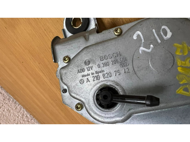 Моторчик заднего дворника A2108207542, D8157    Mercedes-Benz E W210