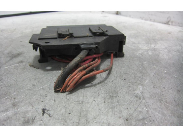 Блок предохранителей 90589541   Opel Meriva A    