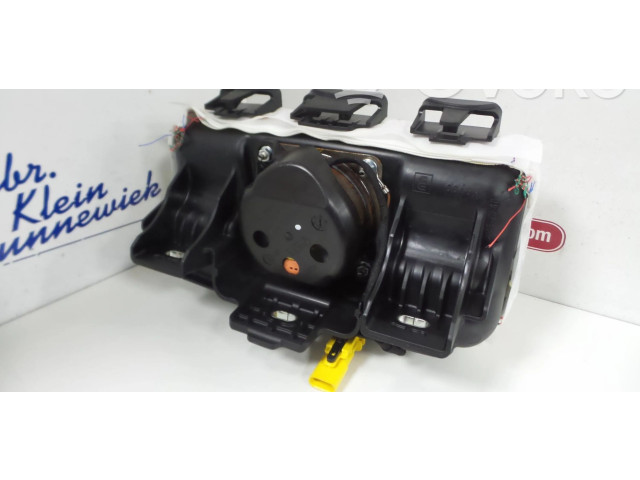 Подушка безопасности пассажира 39132816, 13499663 Vauxhall Astra K