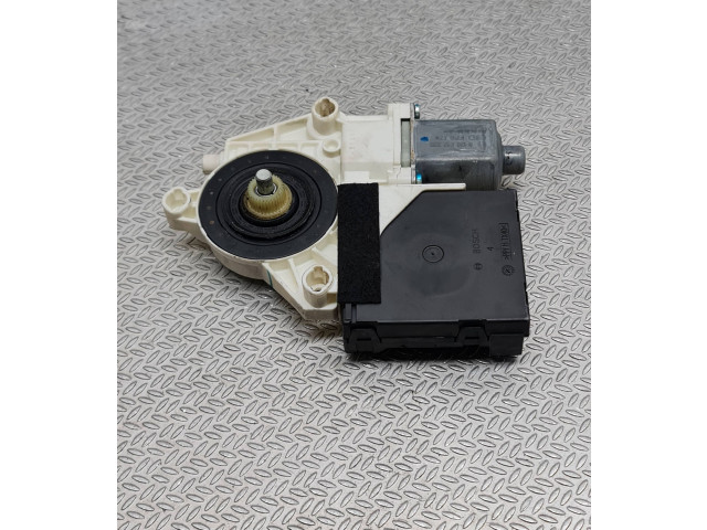 Передний двигатель механизма для подъема окон Volkswagen Jetta V 2005 - 2010 года 1K5837402AJ, 1K0959702Q