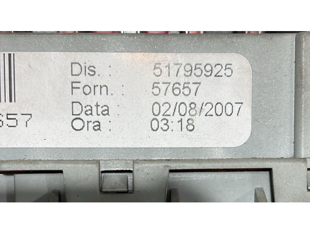 Блок предохранителей 51795925, 51795925 Fiat Idea