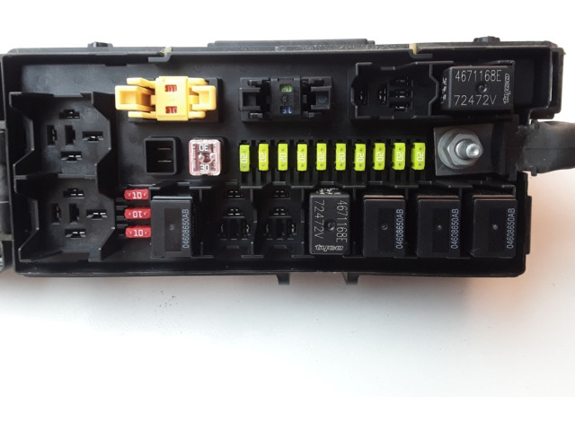 Блок предохранителей 04692167ab Jeep Grand Cherokee (WK)