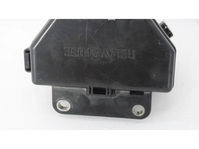 Pojistková skříňka Řídící jednotka BSM PEQ. Toyota Land Cruiser (J120) 2007