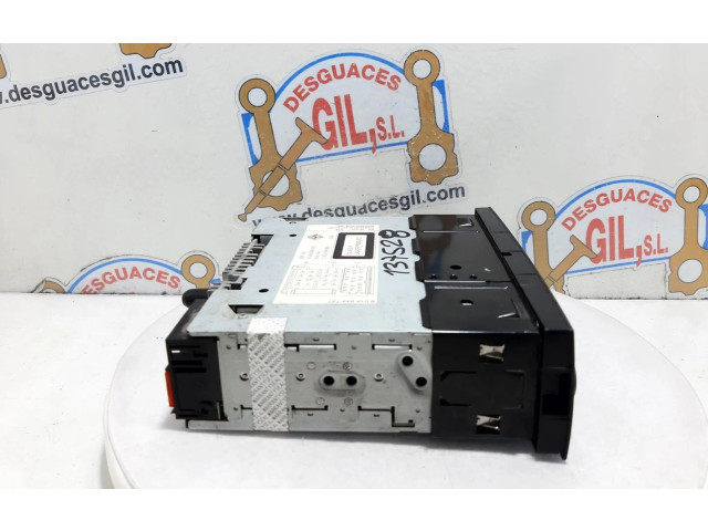 Радио/ проигрыватель CD/DVD / навигация