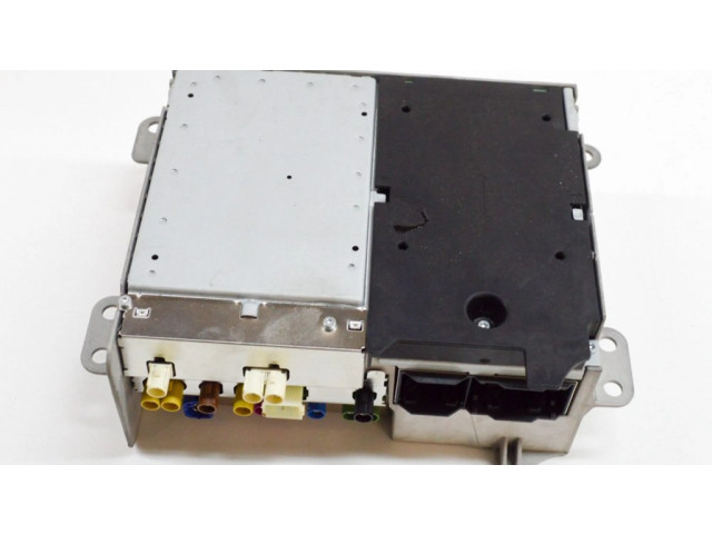 Радио/ проигрыватель CD/DVD / навигация