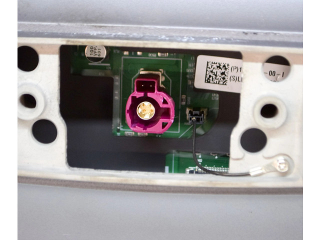 Дисплей 108954300I Tesla Model 3