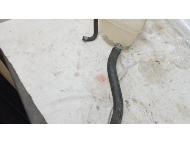 Расширительный бачок охлаждающей жидкости