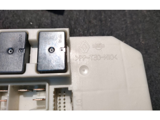 Блок предохранителей  1319, 233293D   Renault Clio III    