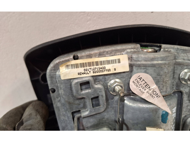 Подушка безопасности водителя 8200057780 Renault Clio III