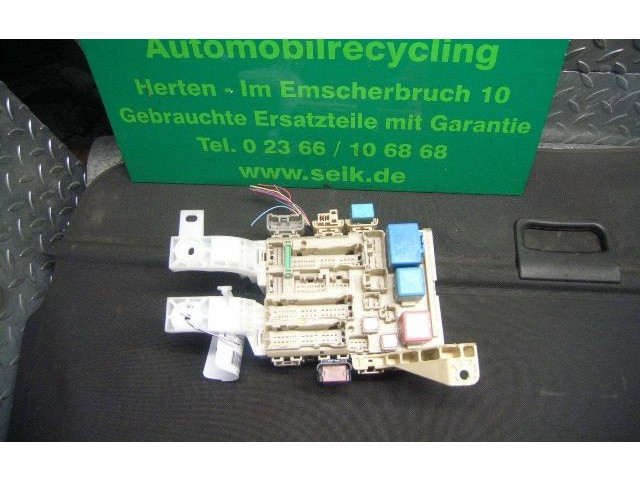 Блок предохранителей 827300D290 Daihatsu Charade XP90