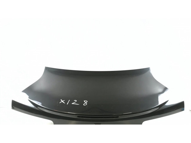 Задняя крышка (багажника)