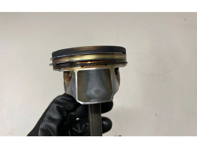  Поршень с шатуном  02606LJ1, WU3  Audi A3 S3 8V  