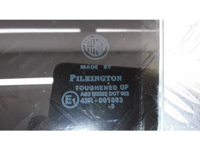 Основное стекло задних дверей