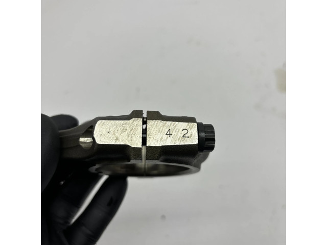 Píst Toyota Avensis T250 pro naftový motor 2.2 2AD