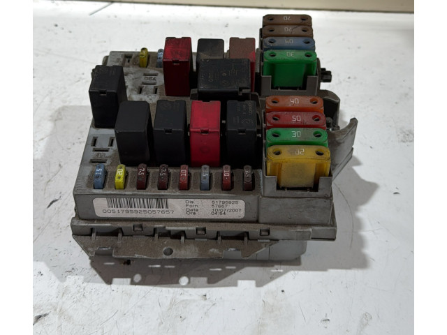 Блок предохранителей 51795925, 51795925   Fiat Idea    