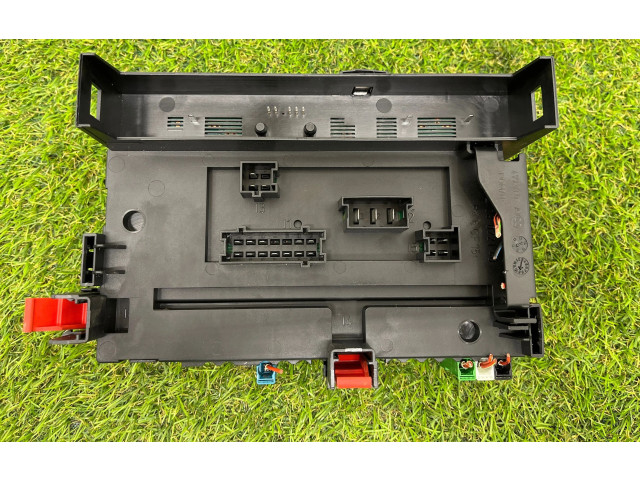 Pojistková skříňka A2219006902, A2219000001 Mercede-Benz S W221 2013